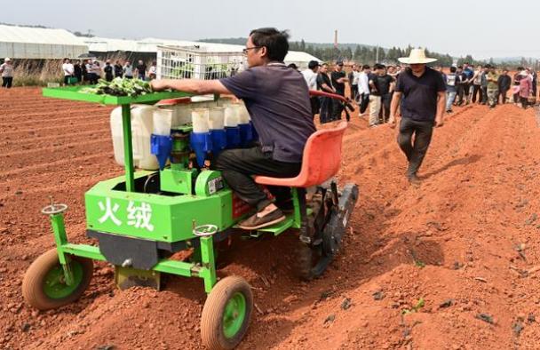 从“好姐妹”到“老死不相往来”：14对明星朋友的恩怨情仇