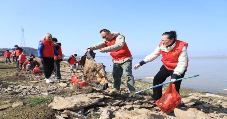 飓风海琳致北卡罗来纳州两座关键矿山关闭，AI 芯片供应或受影响